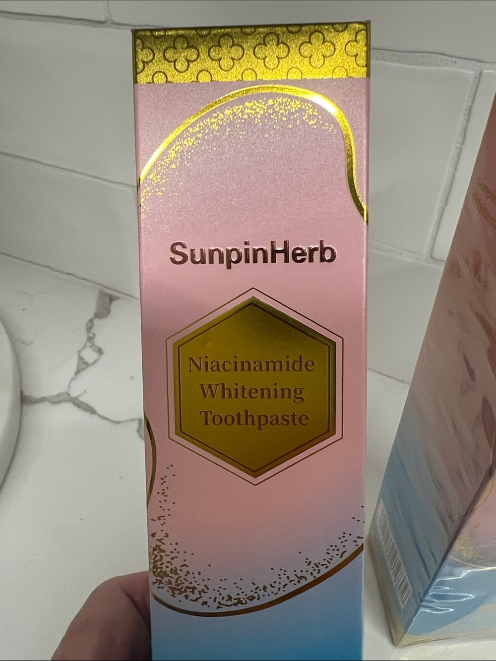 Niacinamide Whitening Toothpaste - Pink/Blue - Picture 2 of 7
